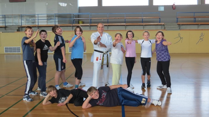 Gewaltprävention und Selbstbehauptung für die Schüler der 5. Klasse der Hauptschule Holzen